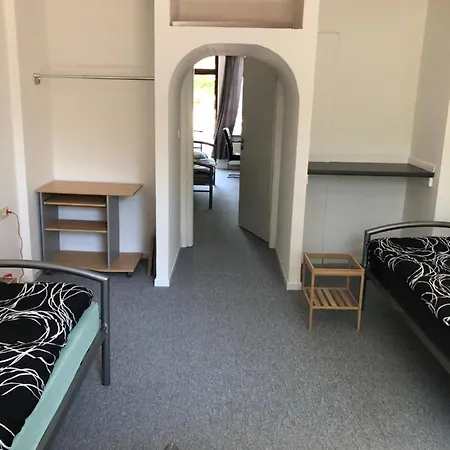 Rana's Zimmervermittlung 2 Hostal *