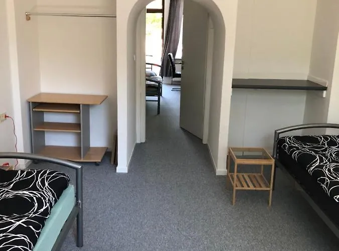 Rana's Zimmervermittlung 2 ホステル *